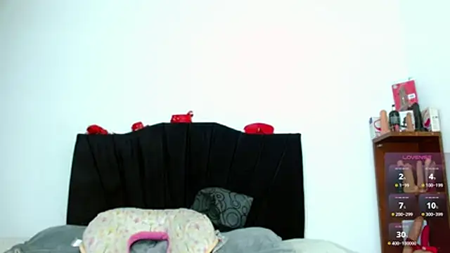 x isabella x online show from November 26, 7:00 am