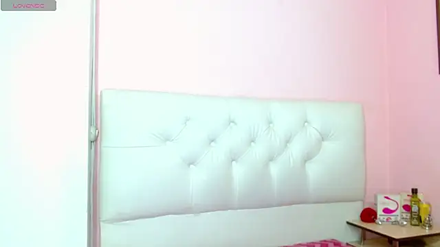 x isabella x online show from February 7, 8:15 pm