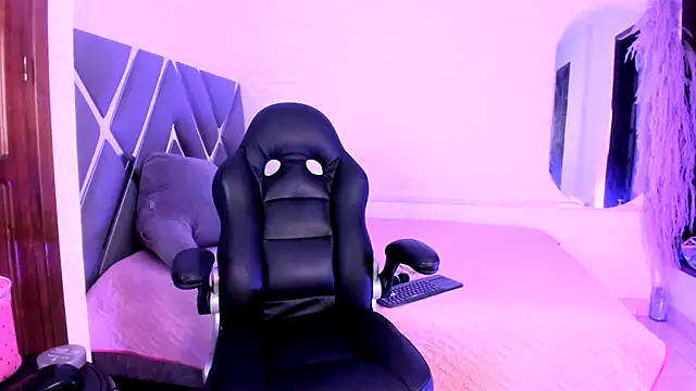 SwettRenata  online show from October 8, 12:39 pm