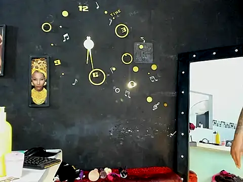 Snapshot of Kat_Valen chatting on October 5, 11:37 pm Kat Valen online show from October 5, 11:37 pm