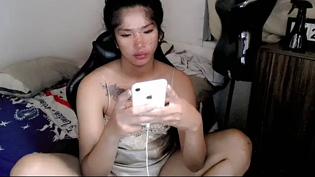 Snapshot of Cutierhyxx chatting on October 14, 3:35 pm Cutierhyxx online show from October 14, 3:35 pm
