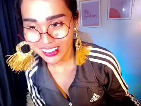 urmidnightcravingsxx online show from June 2, 11:28 pm