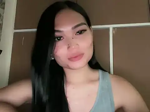 Makeamesswithjenieyang online show from November 27, 5:37 pm