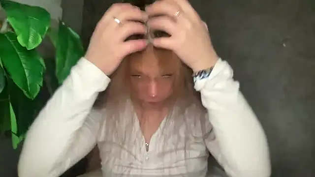 Misselliefayexxx online show from December 18, 1:38 pm