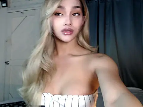 itsmekarinaaa online show from February 11, 4:15 pm