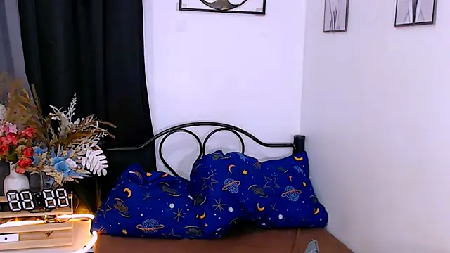 Zialustts online show from March 7, 4:13 pm