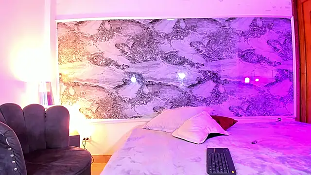 miss daphnevega online show from December 3, 5:44 am