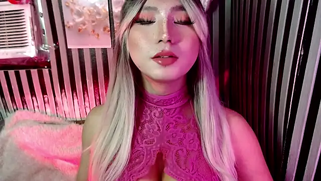 UrhotlucyTS online show from July 7, 6:47 am