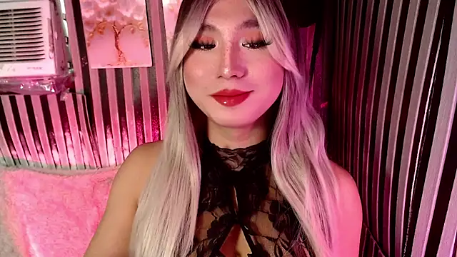 UrhotlucyTS online show from July 25, 7:06 am