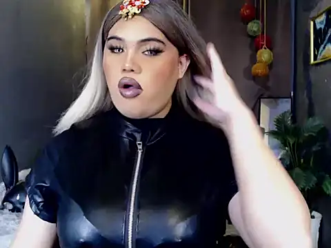 KitSmithCumerr online show from December 3, 6:34 pm