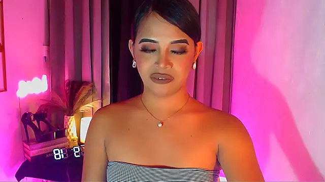 Lorainnelustts online show from January 19, 1:20 pm