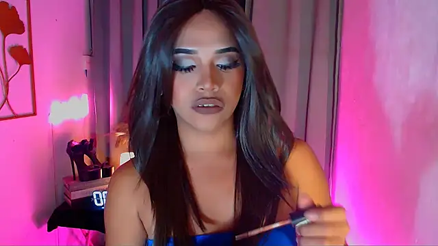 Lorainnelustts online show from February 5, 7:35 am