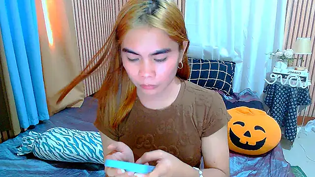 Snapshot of zeusdaven chatting on October 2, 6:03 am zeusdaven online show from October 2, 6:03 am