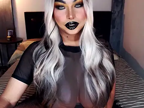 xTrixieMae online show from April 13, 1:42 am