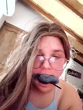 laiuusss69 online show from February 15, 12:17 am