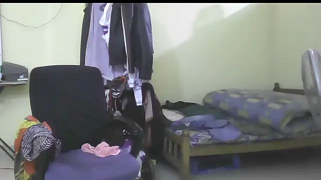 Snapshot of femboyslqueen chatting on September 18, 10:53 am femboyslqueen online show from September 18, 10:53 am