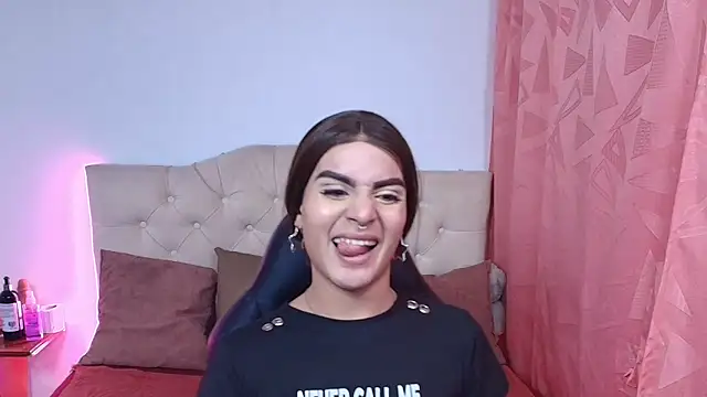 lailahdark online show from October 15, 4:23 am