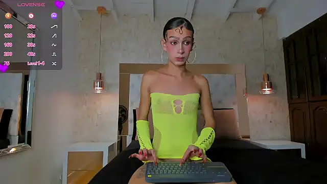 Layla Mackenzie online show from February 18, 5:59 am