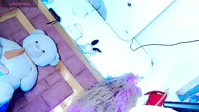 ravenous charmer online show from April 1, 1:40 am