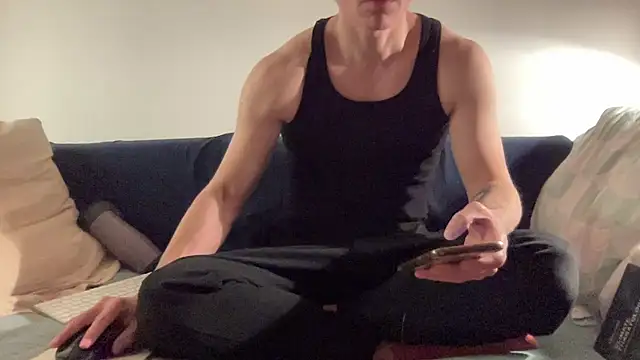 ee 000 online show from October 19, 8:45 pm