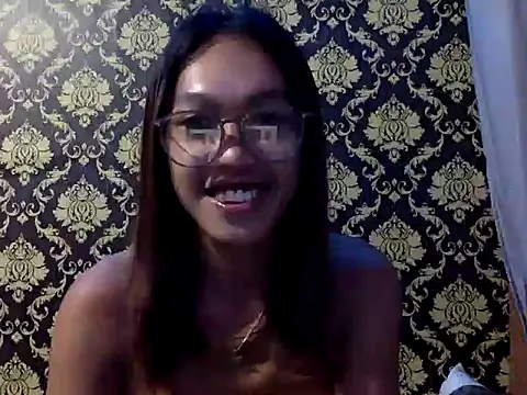Snapshot of your_wifey chatting on September 15, 9:47 am your wifey online show from September 15, 9:47 am