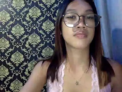 Snapshot of your_wifey chatting on September 23, 3:17 pm your wifey online show from September 23, 3:17 pm