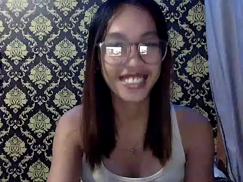 Snapshot of your_wifey chatting on October 3, 11:21 am your wifey online show from October 3, 11:21 am
