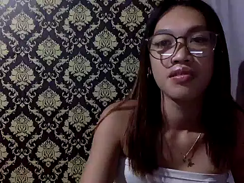 Snapshot of your_wifey chatting on October 7, 12:28 pm your wifey online show from October 7, 12:28 pm