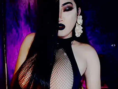 Snapshot of Mistress4fun chatting on October 19, 10:40 am Mistress4fun online show from October 19, 10:40 am