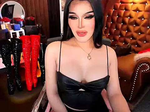 Snapshot of devongarcia chatting on October 5, 2:34 am devongarcia online show from October 5, 2:34 am
