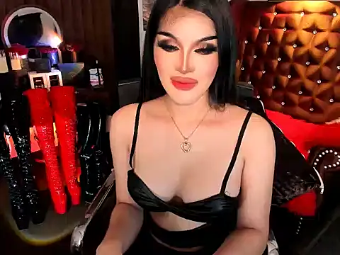 Snapshot of devongarcia chatting on October 13, 11:11 am devongarcia online show from October 13, 11:11 am
