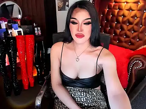 Snapshot of devongarcia chatting on October 15, 11:32 am devongarcia online show from October 15, 11:32 am