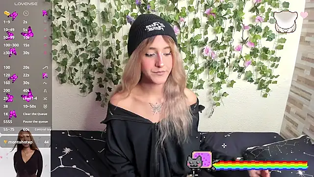 Snapshot of Amy_Moonlight chatting on October 10, 9:38 pm Amy Moonlight online show from October 10, 9:38 pm
