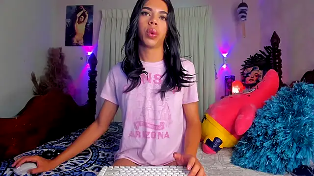 Snapshot of beauty_doll1 chatting on September 18, 3:39 pm beauty doll1 online show from September 18, 3:39 pm