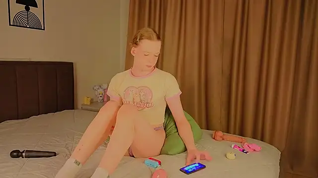 Olivia-Pink online show from July 11, 8:46 pm