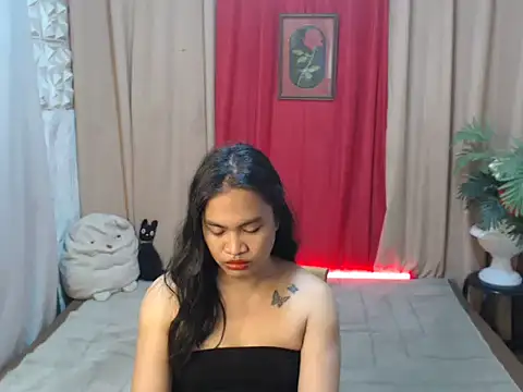 Snapshot of miss_laila_ chatting on October 14, 11:33 am miss laila online show from October 14, 11:33 am