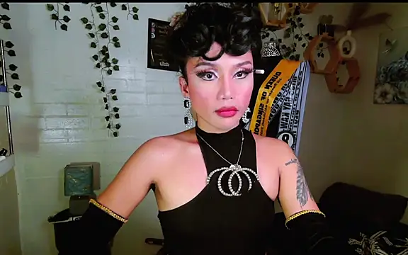 Snapshot of YourNikkieXxx chatting on September 21, 8:53 am YourNikkieXxx online show from September 21, 8:53 am