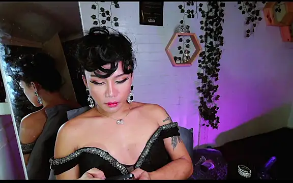 Snapshot of YourNikkieXxx chatting on September 25, 5:42 pm YourNikkieXxx online show from September 25, 5:42 pm