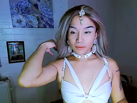 Snapshot of YourNikkieXxx chatting on October 17, 2:42 pm YourNikkieXxx online show from October 17, 2:42 pm
