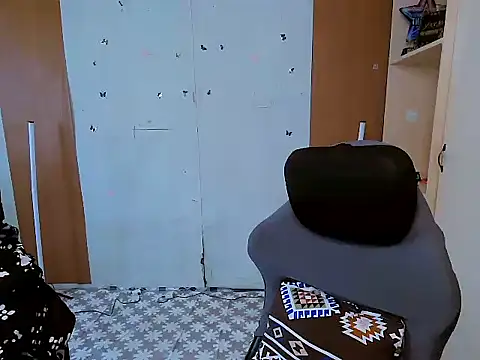 YourNikkieXxx online show from April 15, 1:22 am