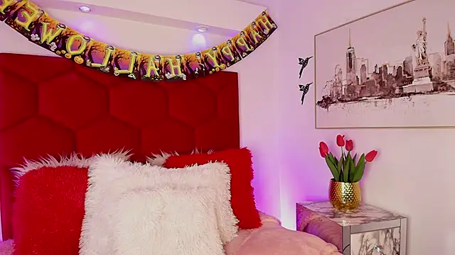 Alaia Snow online show from October 26, 8:49 pm