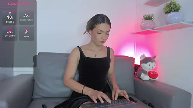 Doll Isa  online show from April 11, 8:45 pm