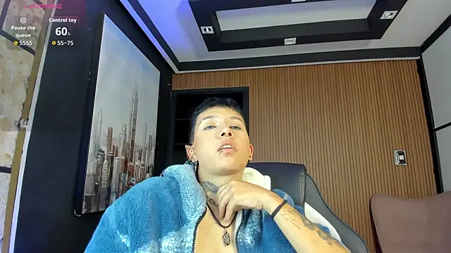 Snapshot of AlanRed_ chatting on October 15, 8:53 pm AlanRed online show from October 15, 8:53 pm