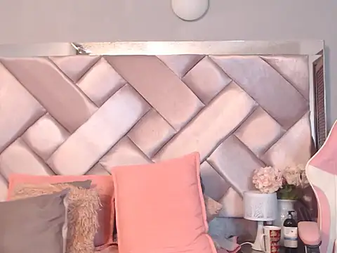 Ashleyroberst online show from March 6, 2:55 pm