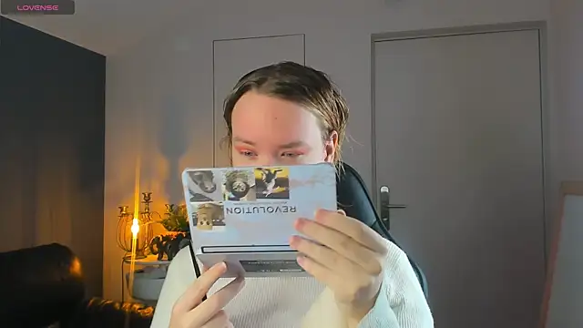 Amanda Butlerr online show from October 22, 9:55 am