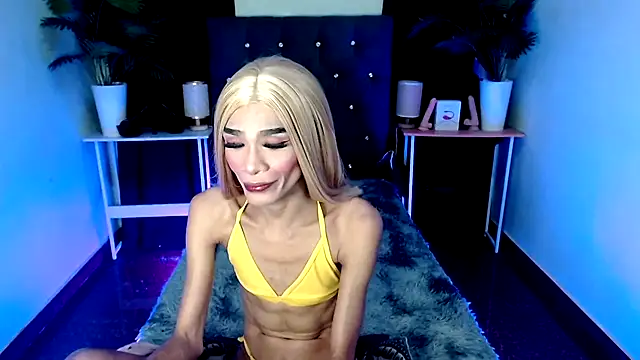 itsmeMonicaloove69 online show from September 13, 3:01 am