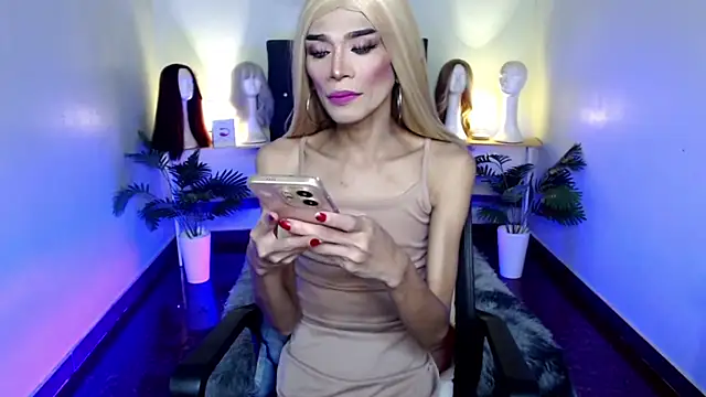 itsmeMonicaloove69 online show from October 18, 7:45 am