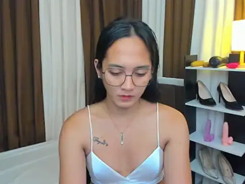 Snapshot of URHottestAngel chatting on September 19, 5:13 am URHottestAngel online show from September 19, 5:13 am