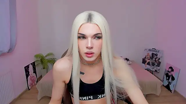 Snapshot of YourTrixie chatting on September 27, 5:16 am YourTrixie online show from September 27, 5:16 am