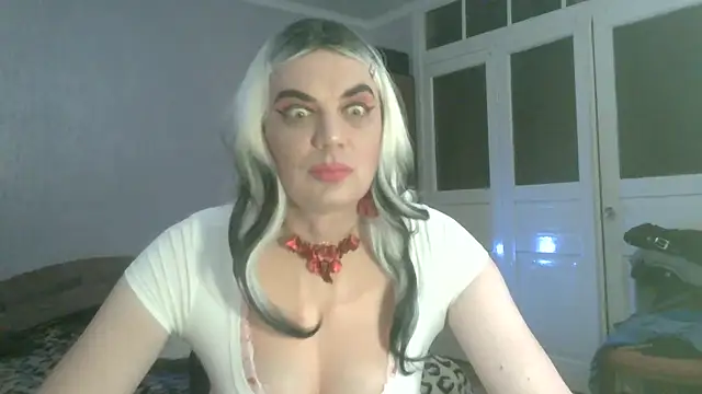 NiraFrost online show from March 4, 5:28 pm